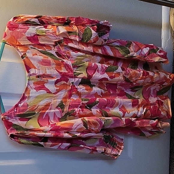 Flowery blouse size 1x - Picture 2 of 2